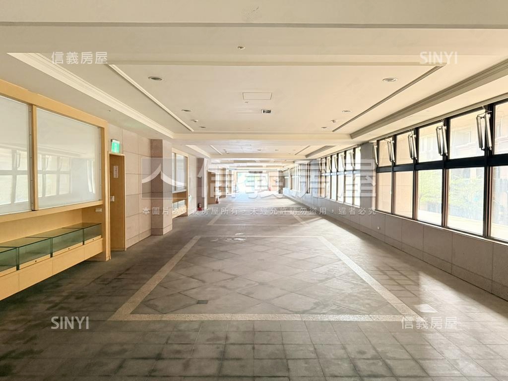 新板特區百坪商用店辦Ａ房屋室內格局與周邊環境