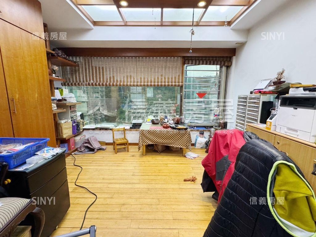成功路近捷運４房車位房屋室內格局與周邊環境