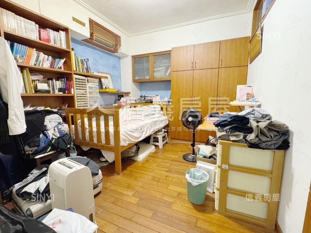 成功路近捷運４房車位房屋室內格局與周邊環境