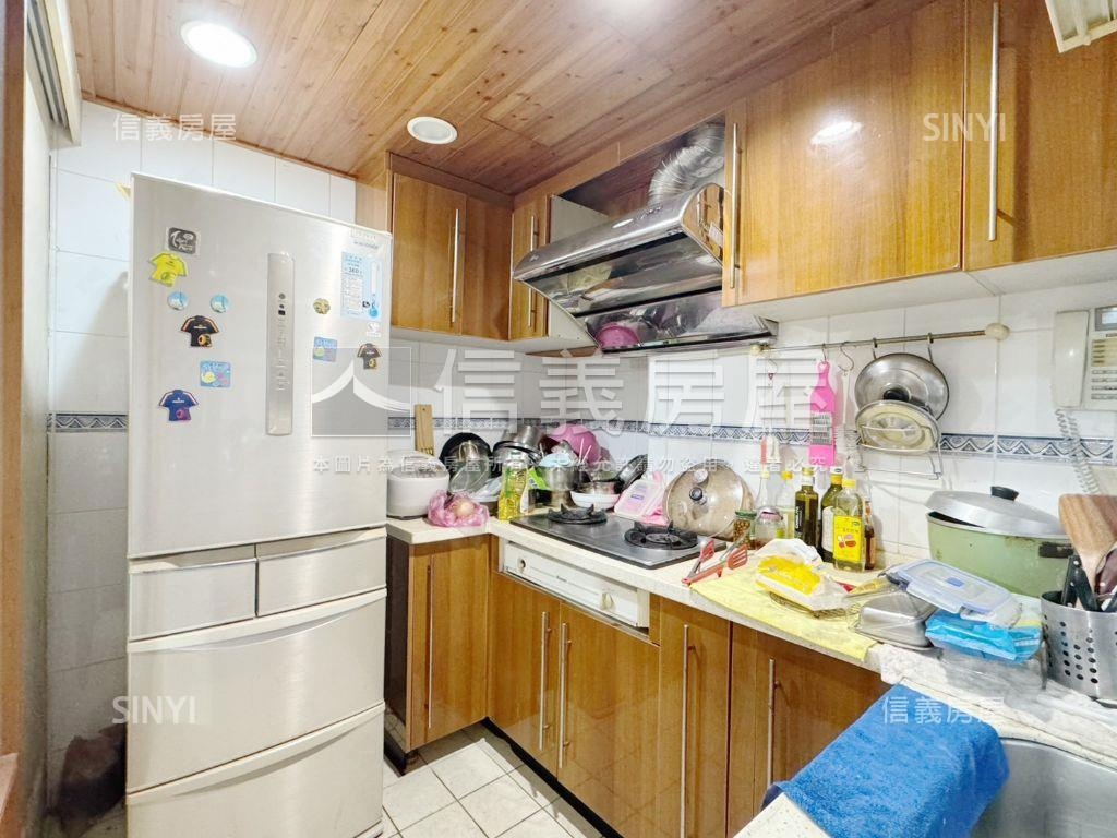 成功路近捷運４房車位房屋室內格局與周邊環境