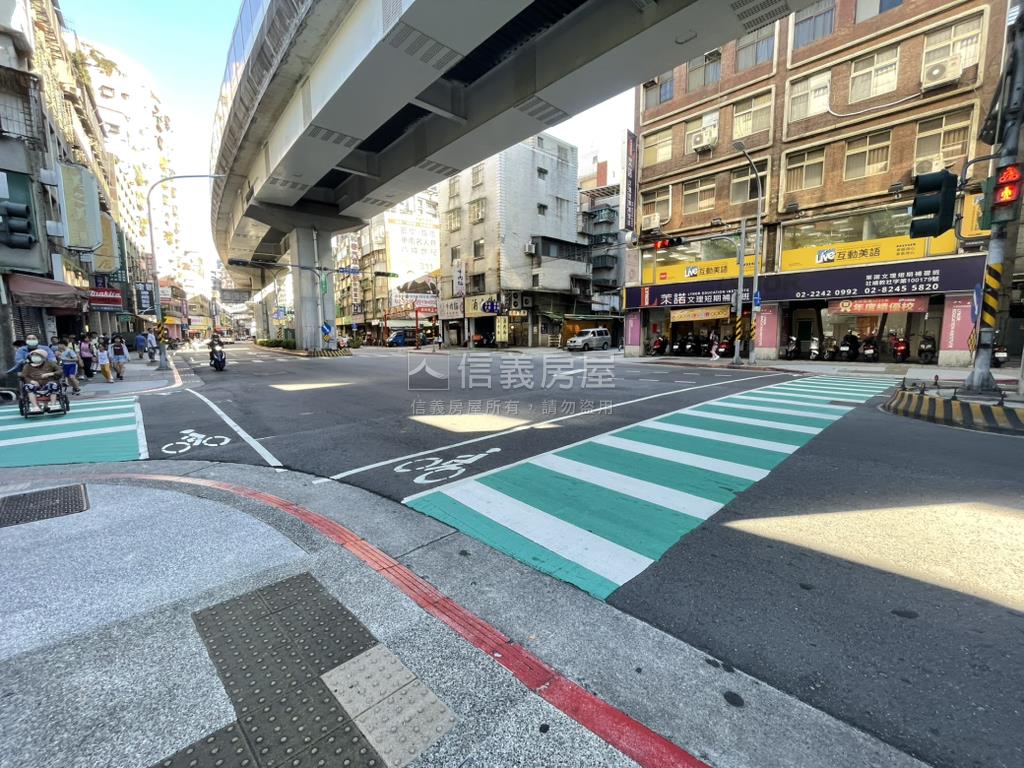景平面寬熱鬧店面房屋室內格局與周邊環境