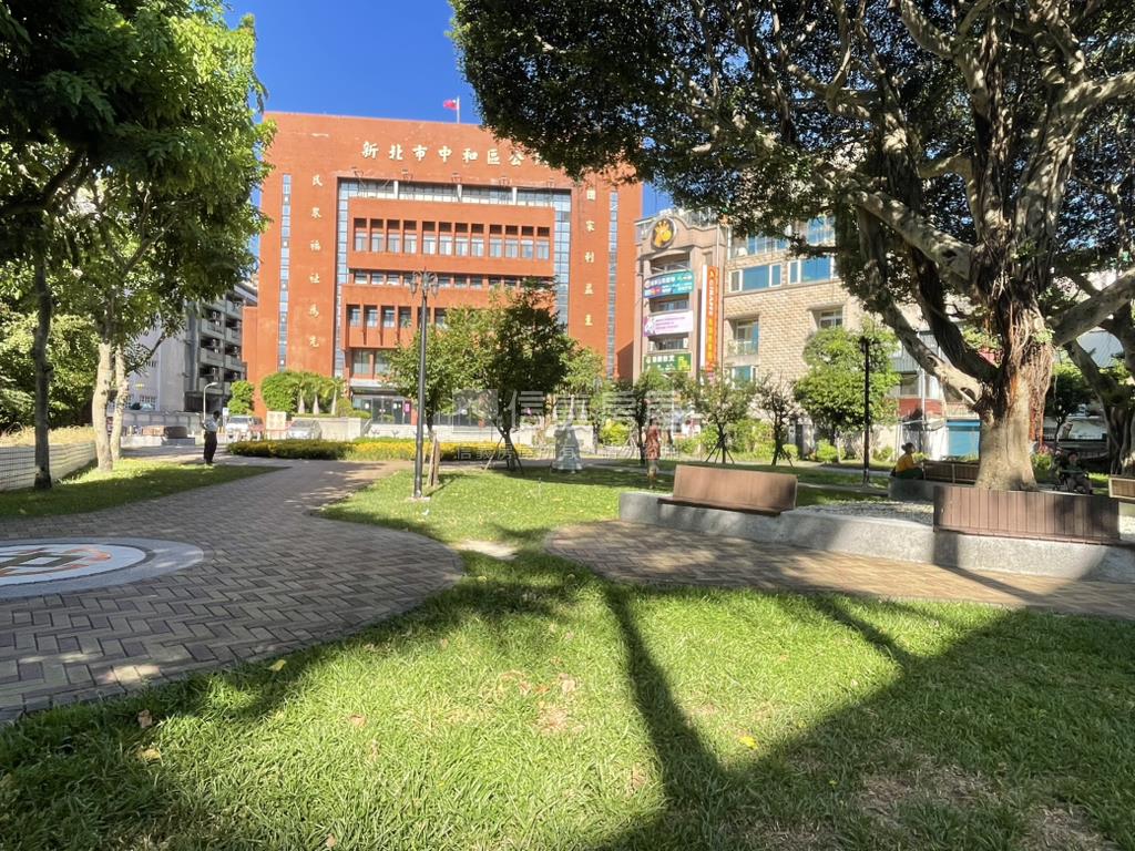 景平面寬熱鬧店面房屋室內格局與周邊環境