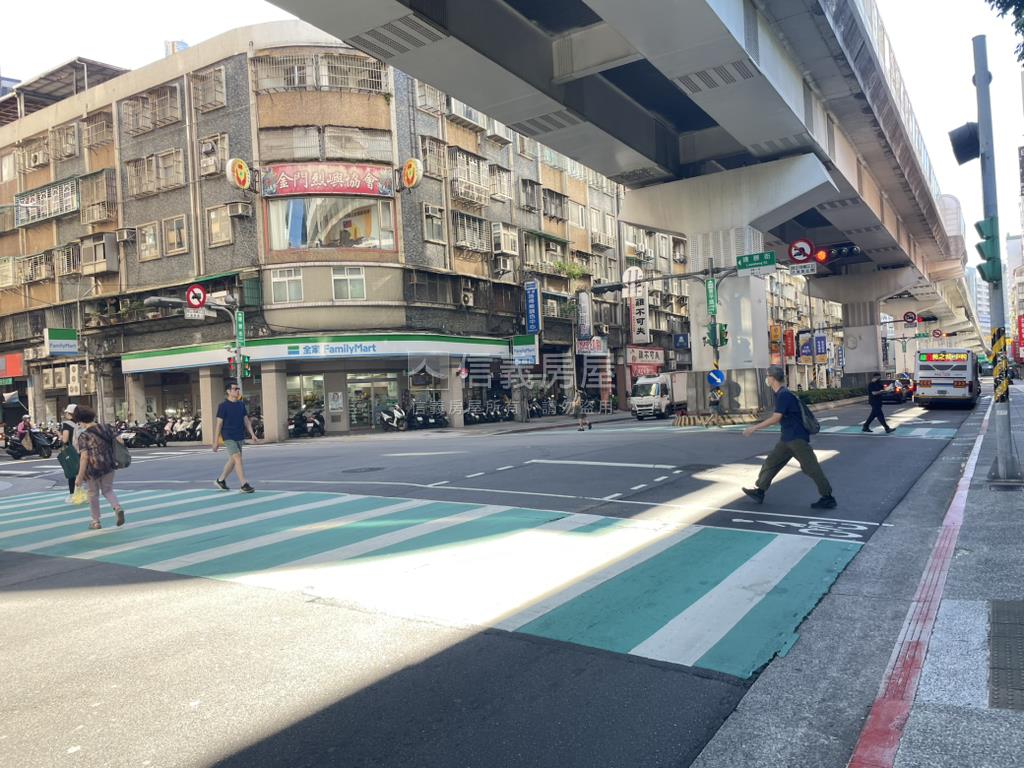 景平面寬熱鬧店面房屋室內格局與周邊環境