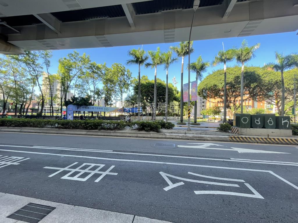 景平面寬熱鬧店面房屋室內格局與周邊環境