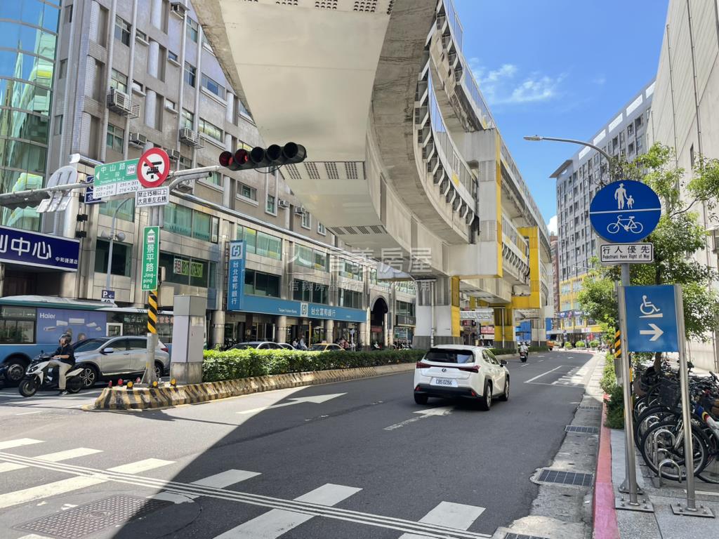 景平面寬熱鬧店面房屋室內格局與周邊環境