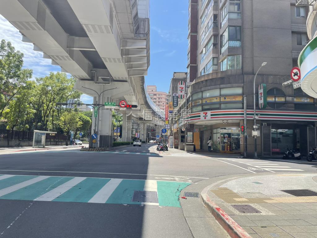 景平面寬熱鬧店面房屋室內格局與周邊環境