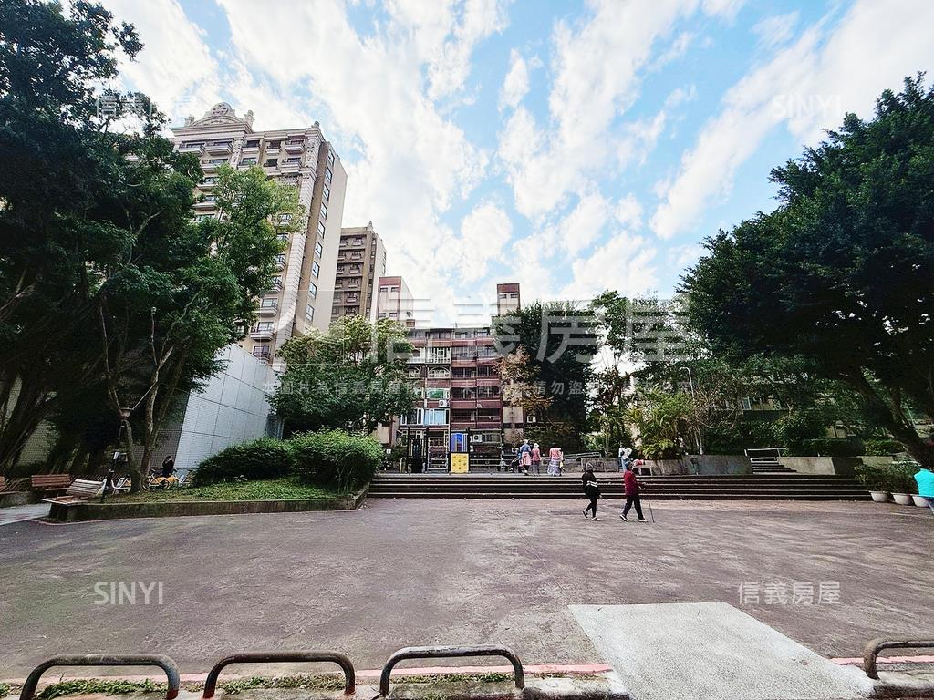 中山區近捷運套房房屋室內格局與周邊環境
