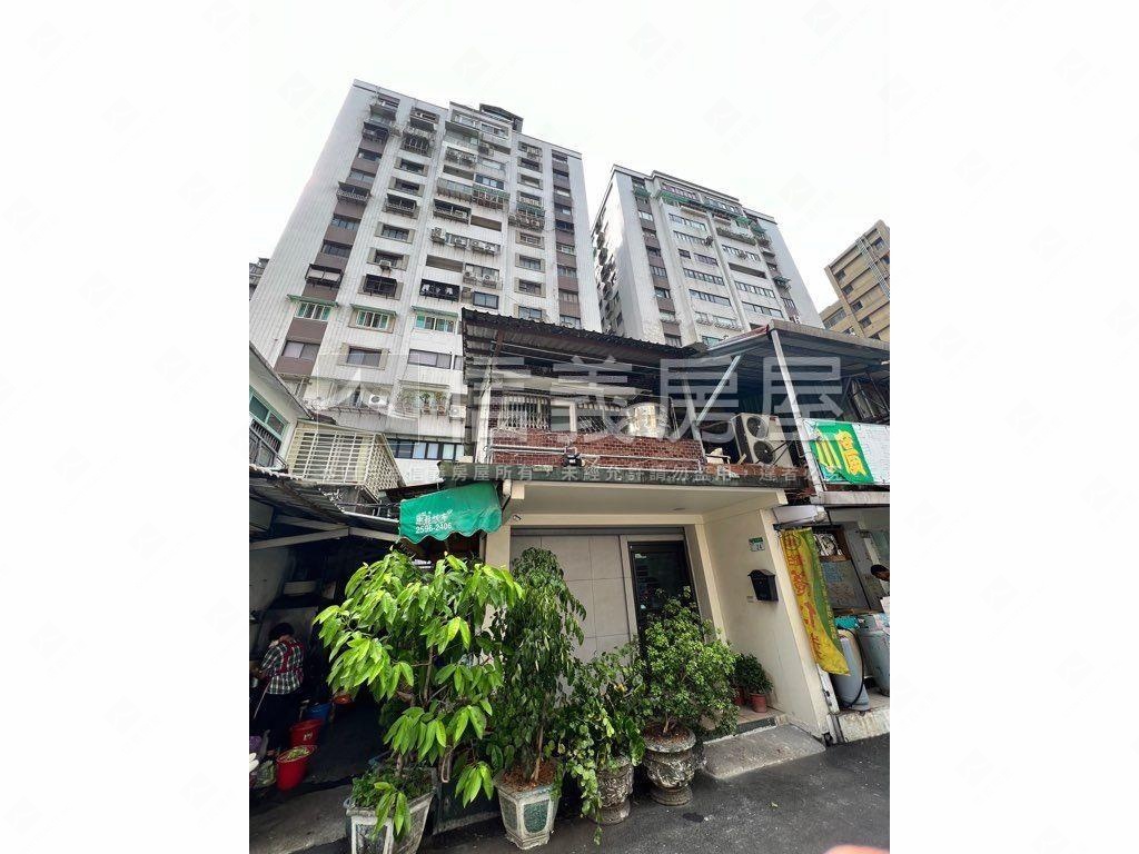 仁愛路附中學區邊間透天房屋室內格局與周邊環境