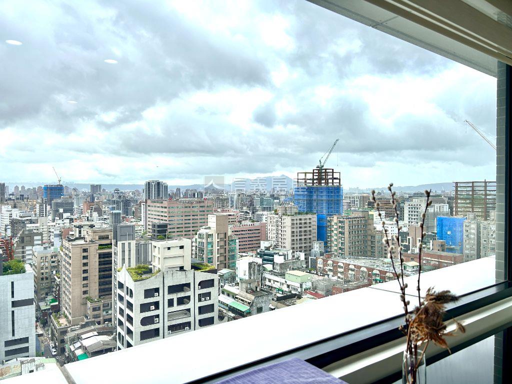 忠泰建設帝景裝潢美屋車位房屋室內格局與周邊環境