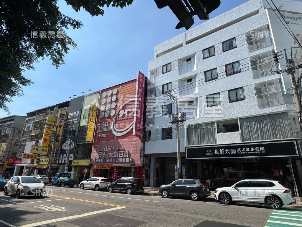 逢甲霸氣大面寬朝南金店面房屋室內格局與周邊環境