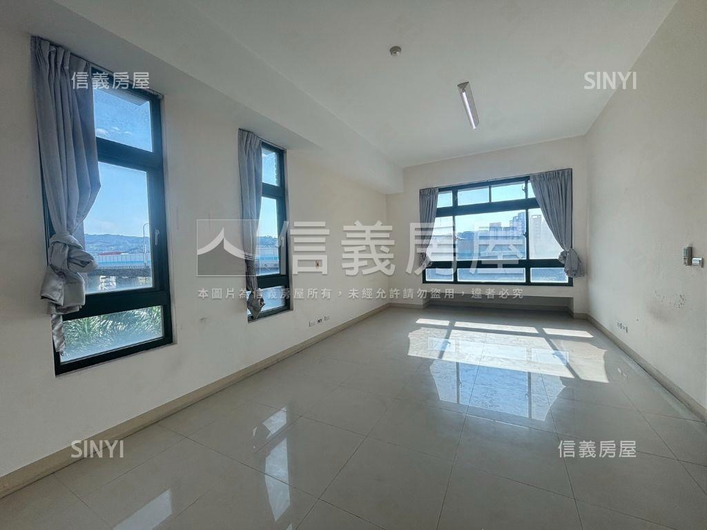 湯堡開闊四房大空間房屋室內格局與周邊環境