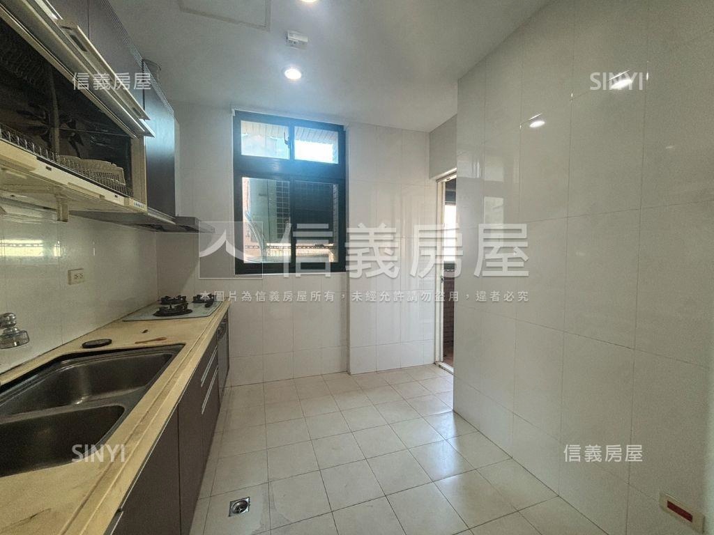 湯堡開闊四房大空間房屋室內格局與周邊環境