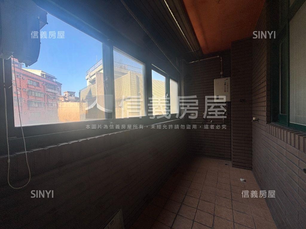 湯堡開闊四房大空間房屋室內格局與周邊環境