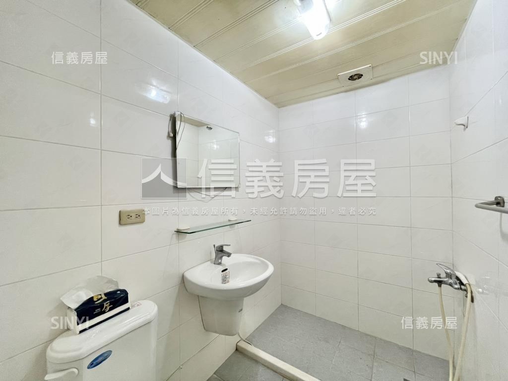 近台南高工邊間採光三房房屋室內格局與周邊環境