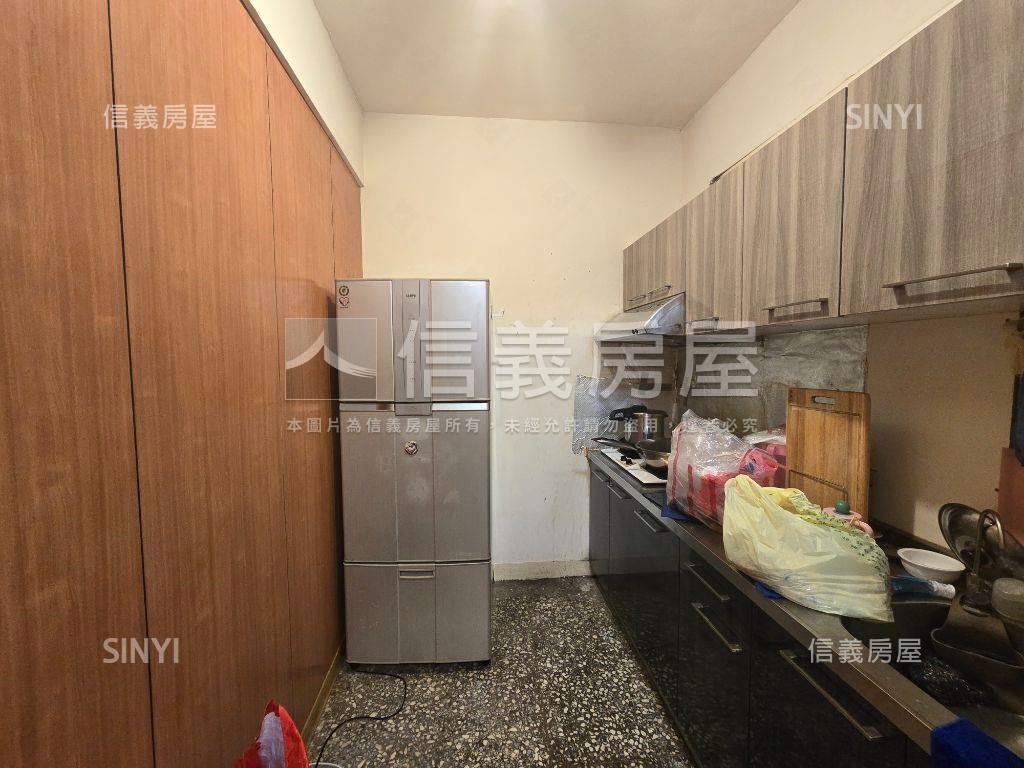 幸福八德街三代同堂三樓房屋室內格局與周邊環境