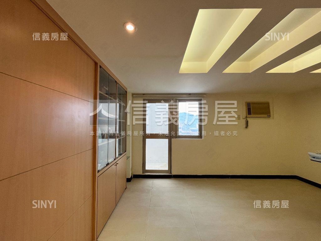 情趣大國電梯邊間六房平車房屋室內格局與周邊環境