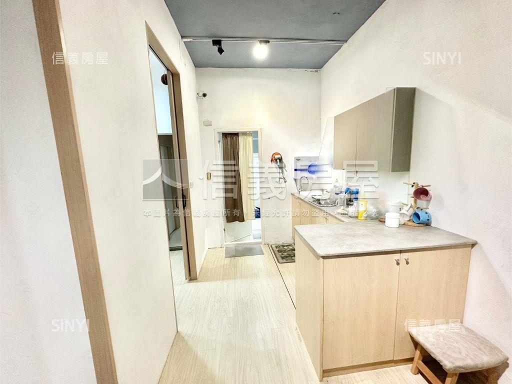 環球購物中心正對面～住辦房屋室內格局與周邊環境