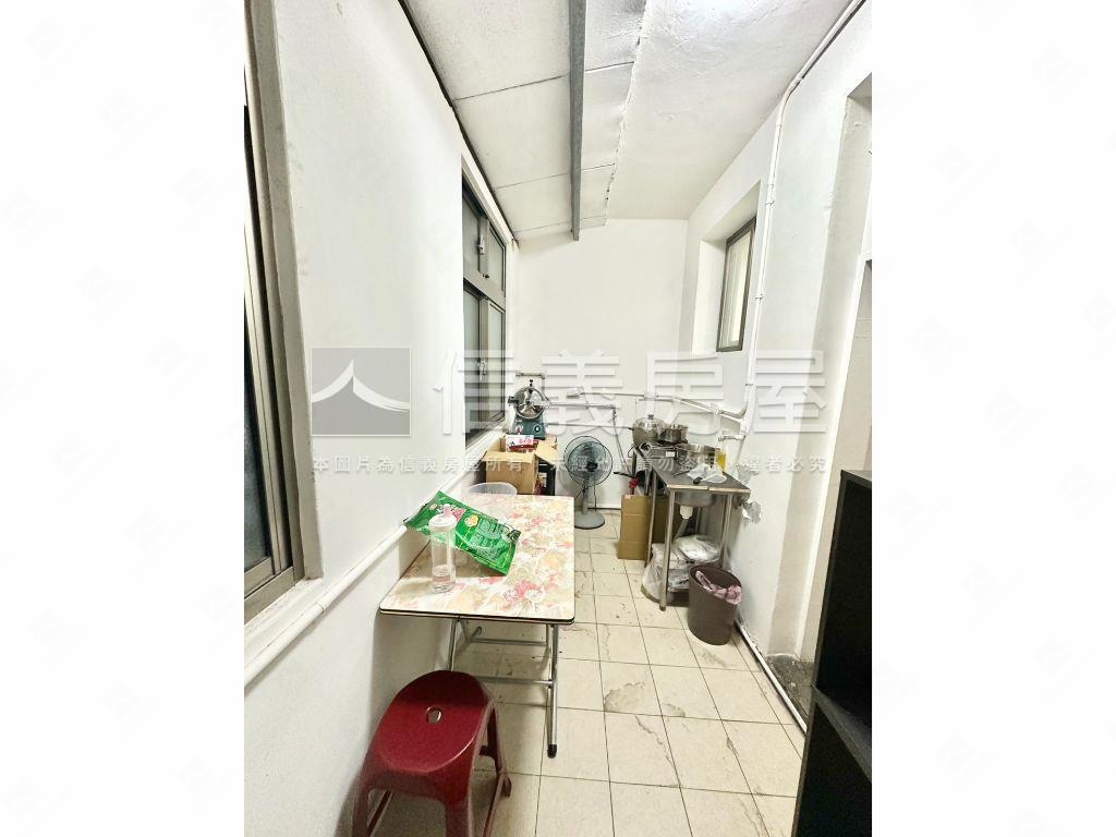環球購物中心正對面～住辦房屋室內格局與周邊環境