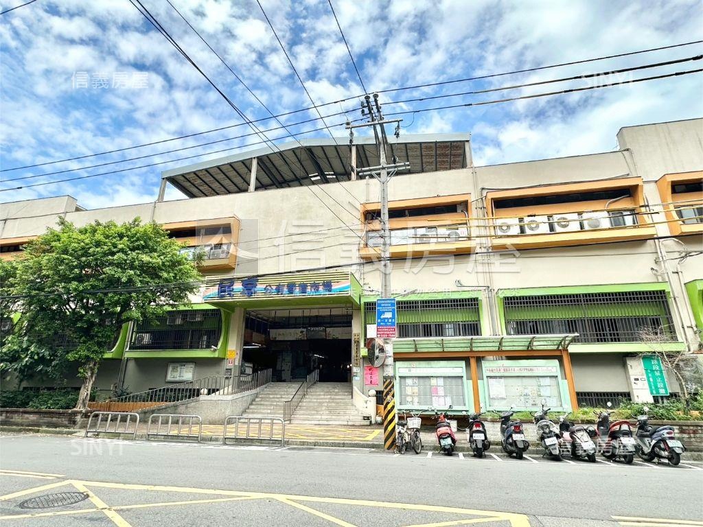 環球購物中心正對面～住辦房屋室內格局與周邊環境