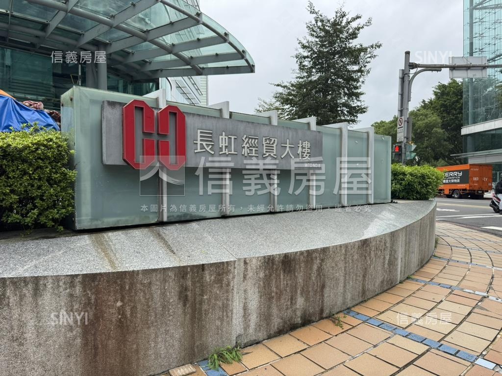 企業首選頂樓整層辦公房屋室內格局與周邊環境