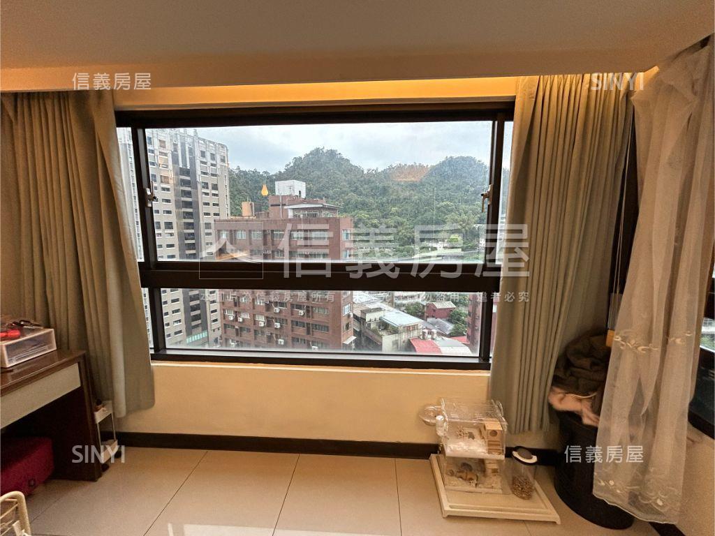 專任碧潭有約四房平面車位房屋室內格局與周邊環境