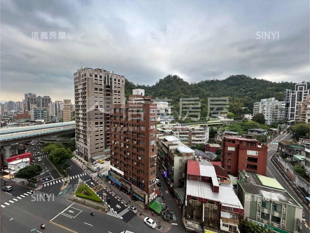 專任碧潭有約四房平面車位房屋室內格局與周邊環境