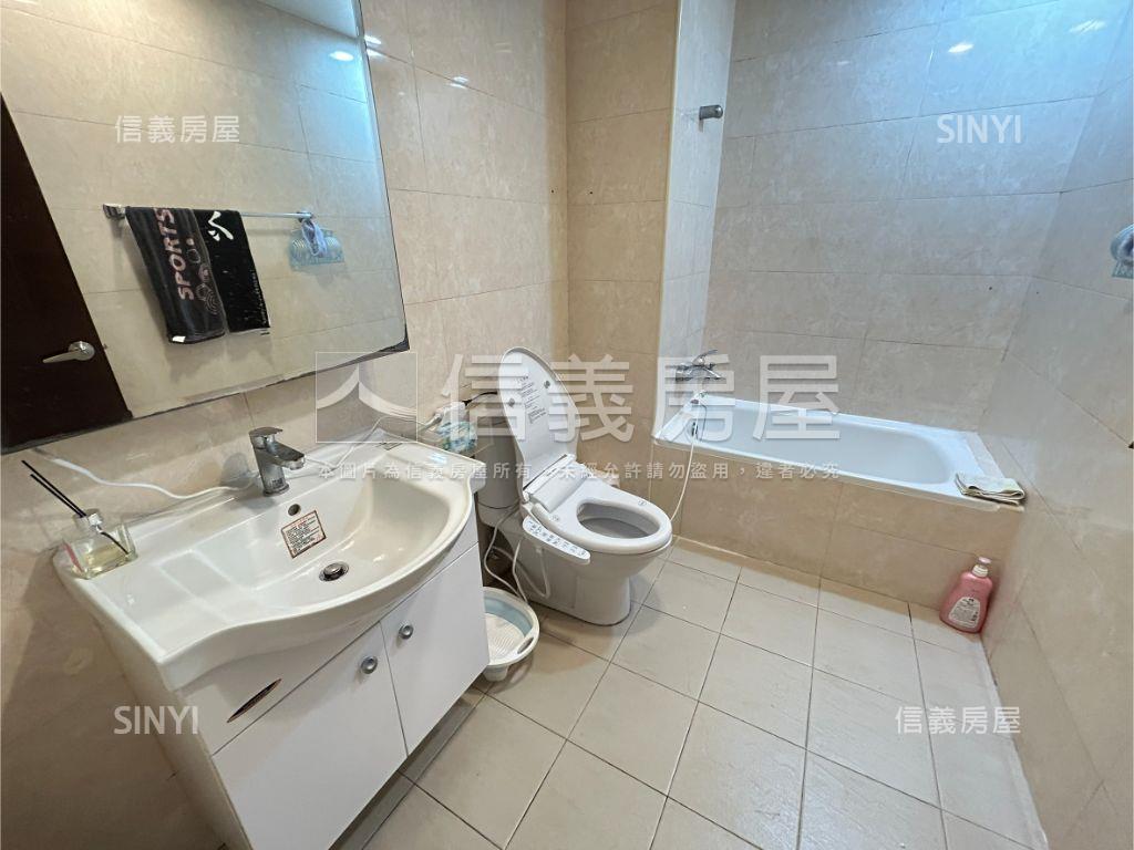 專任碧潭有約四房平面車位房屋室內格局與周邊環境