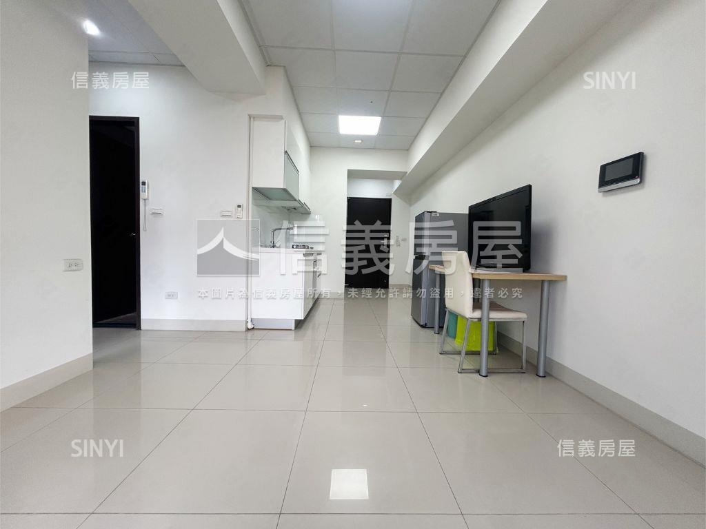 高雄站前高樓邊間採光２房房屋室內格局與周邊環境