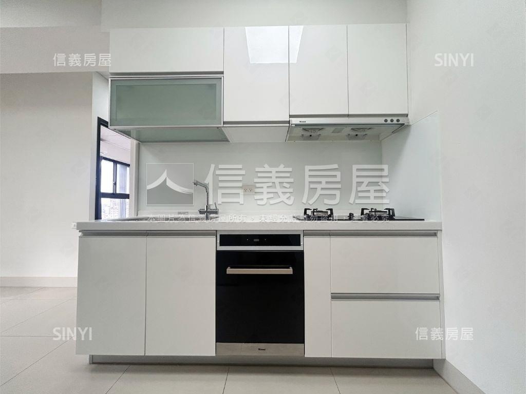 高雄站前高樓邊間採光２房房屋室內格局與周邊環境