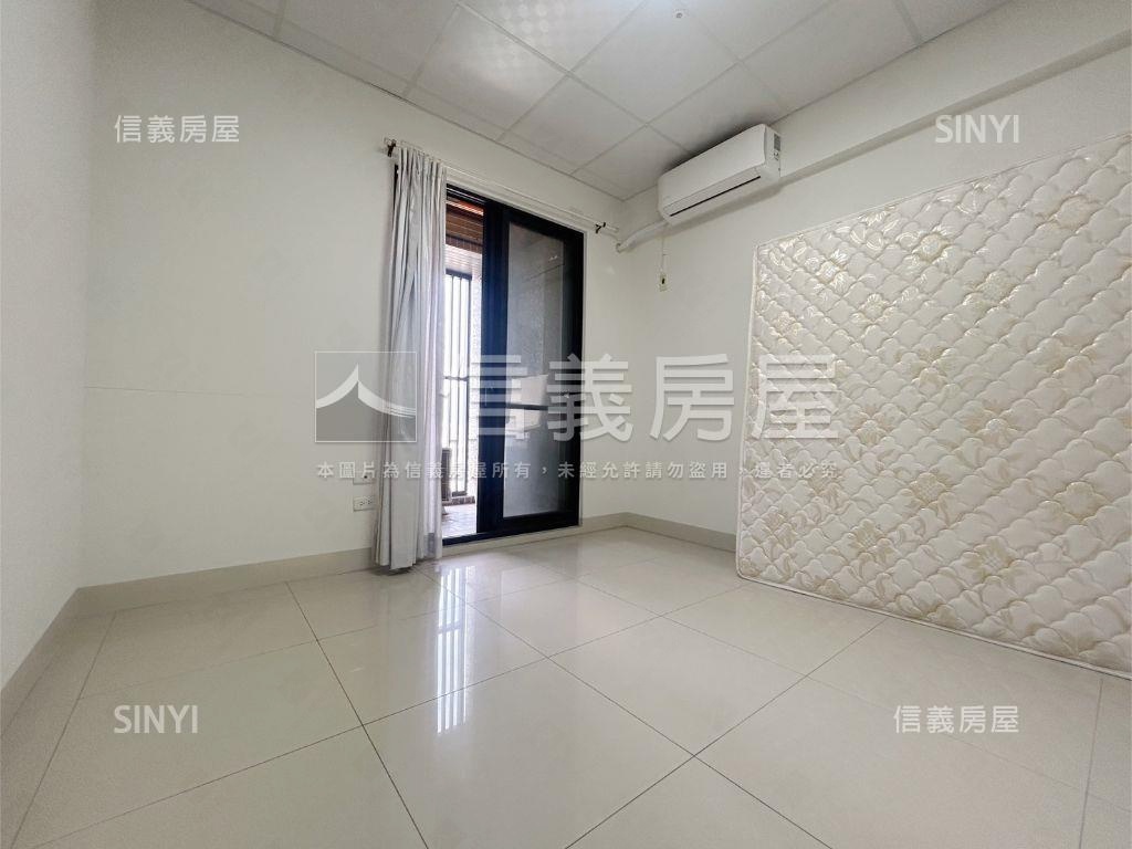 高雄站前高樓邊間採光２房房屋室內格局與周邊環境