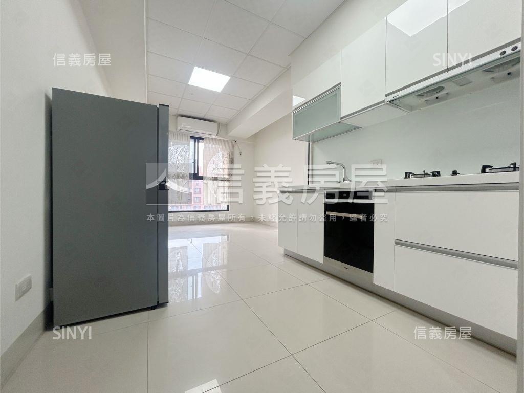 高雄站前高樓邊間採光２房房屋室內格局與周邊環境