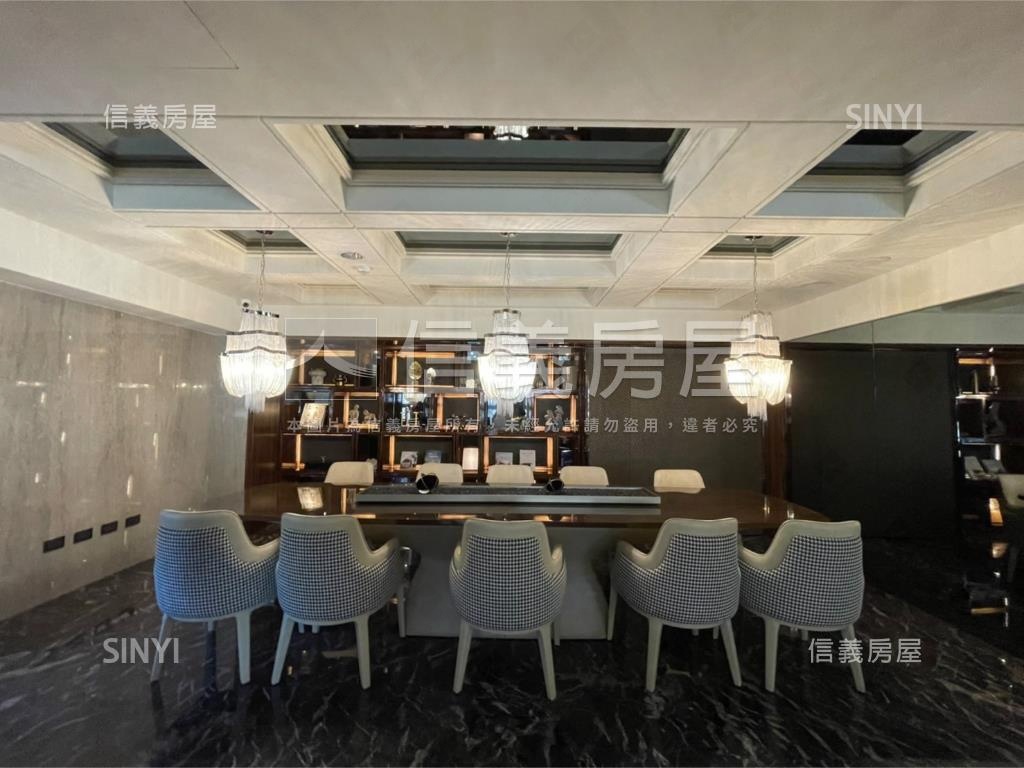 高雄站前高樓邊間採光２房房屋室內格局與周邊環境