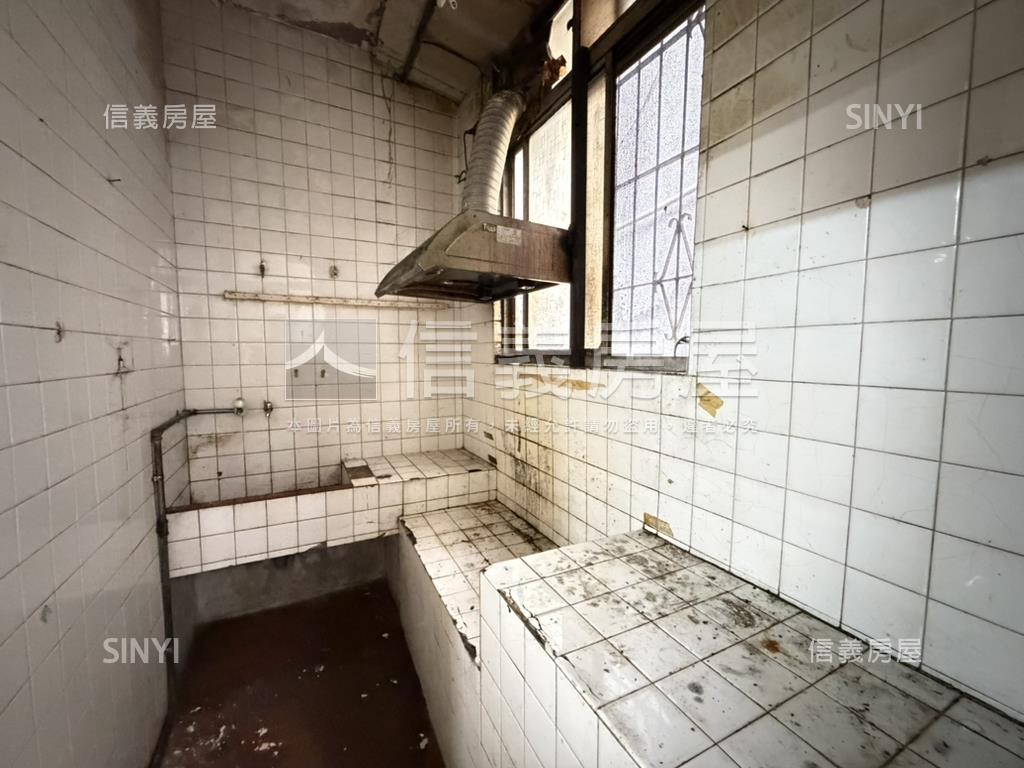 捷運中和站‧邊間三面採光房屋室內格局與周邊環境