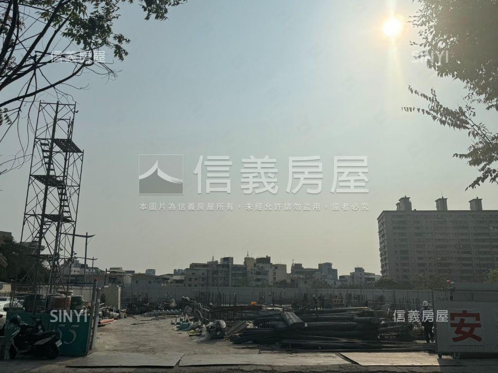 ＪＩＡ５５兩房平車次頂戶房屋室內格局與周邊環境