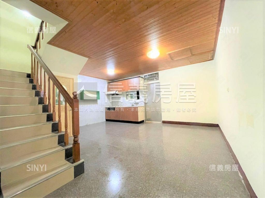 稀有八擴市中心透天房屋室內格局與周邊環境