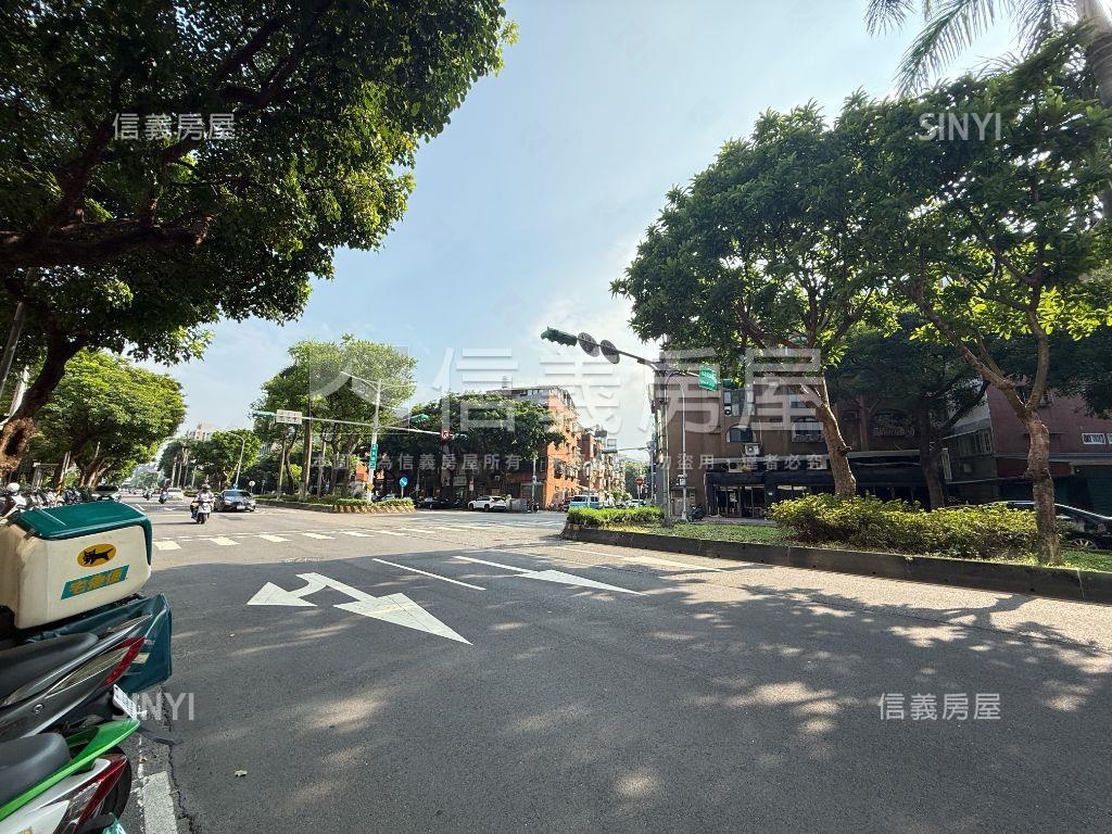 近民生社區平面車位２４號房屋室內格局與周邊環境
