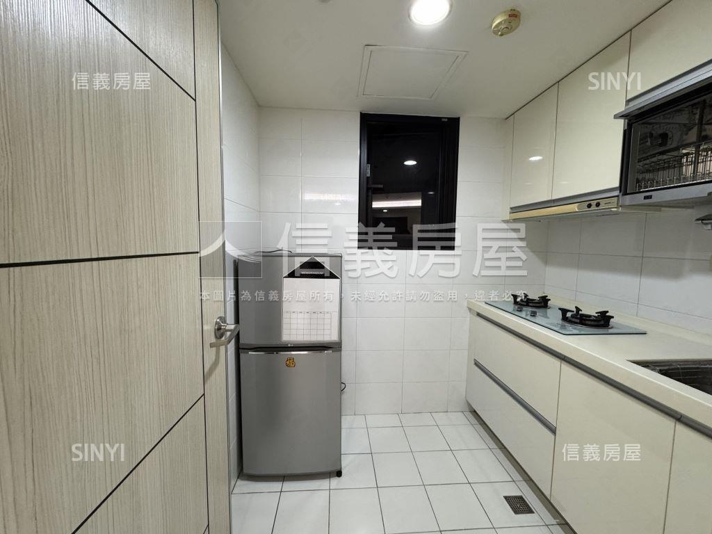 新悅城香榭輕奢２房平車房屋室內格局與周邊環境