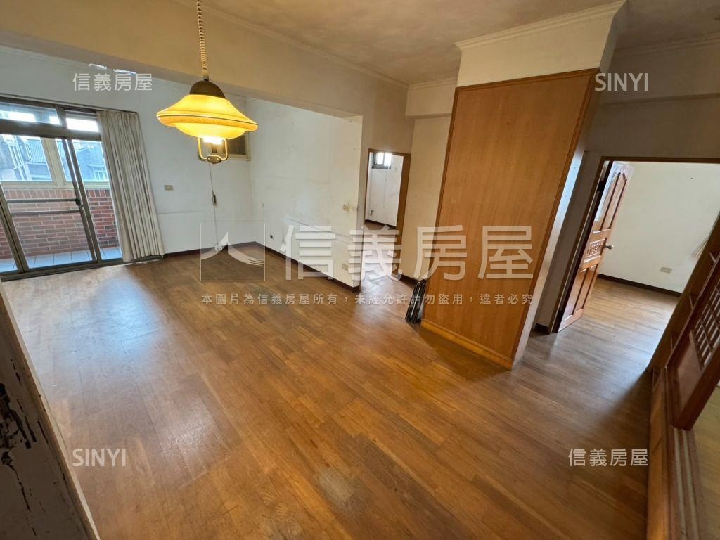 專任☆楊梅第一景三房車位房屋室內格局與周邊環境