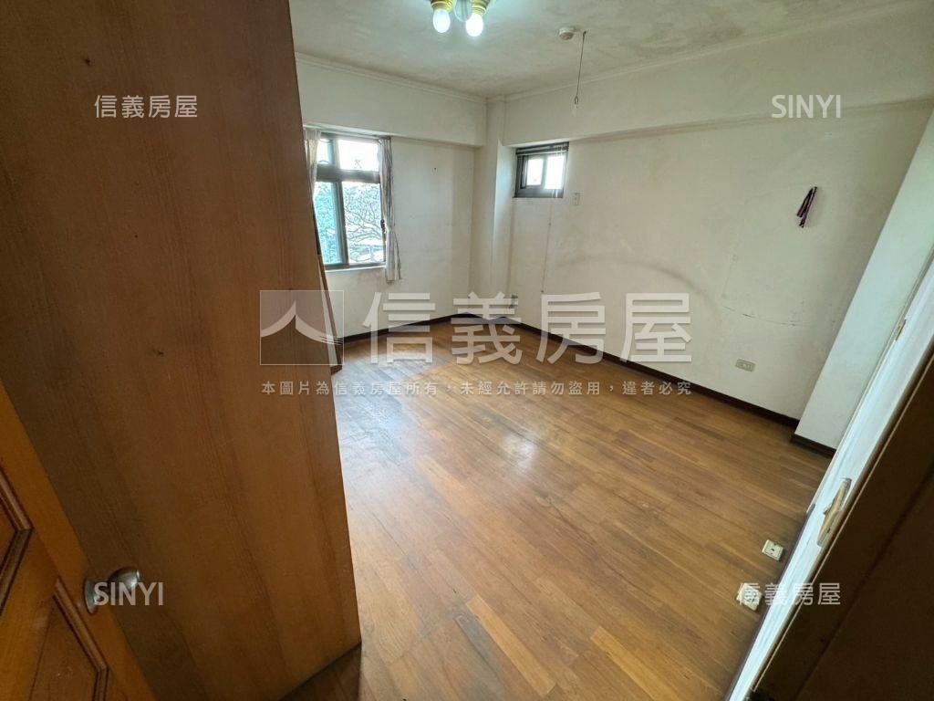 專任☆楊梅第一景三房車位房屋室內格局與周邊環境