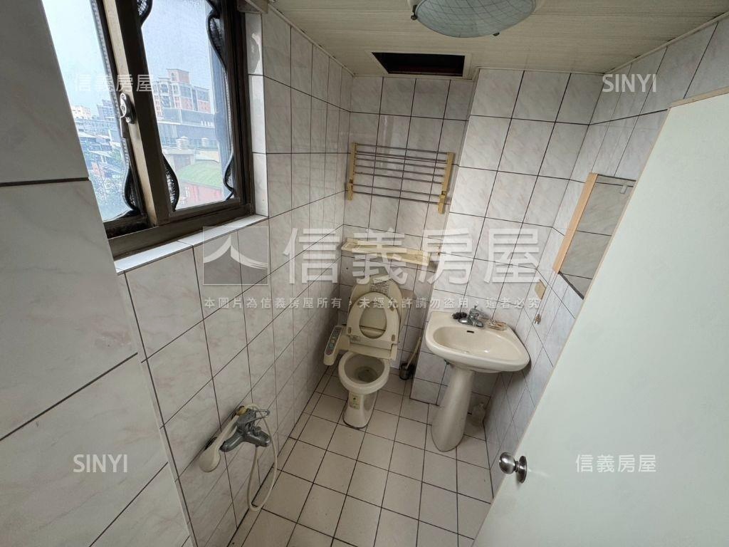 專任☆楊梅第一景三房車位房屋室內格局與周邊環境