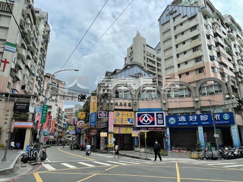 鹿特丹稀有黃金店面房屋室內格局與周邊環境