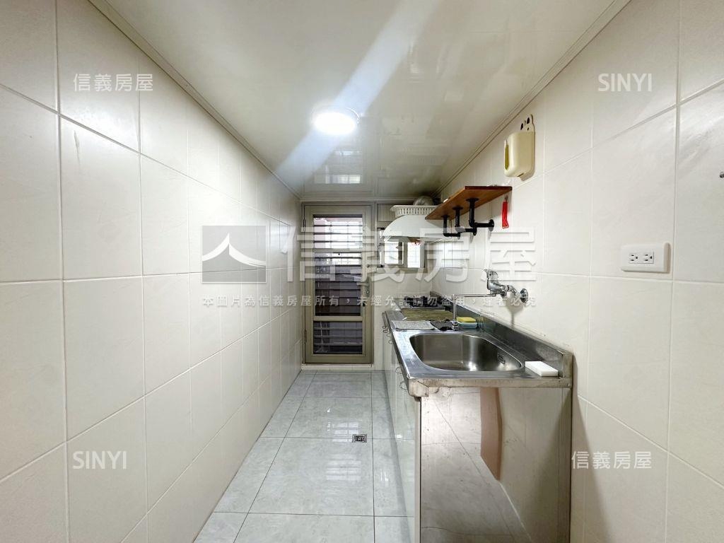 紅對綠挑高美屋房屋室內格局與周邊環境