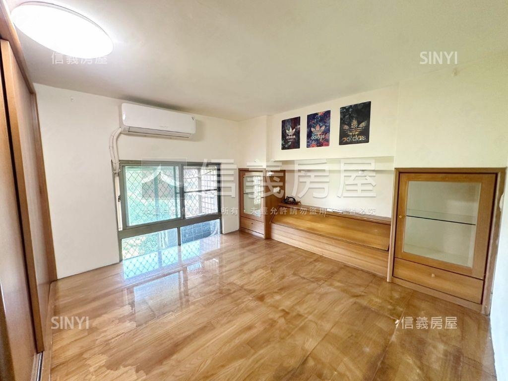 紅對綠挑高美屋房屋室內格局與周邊環境