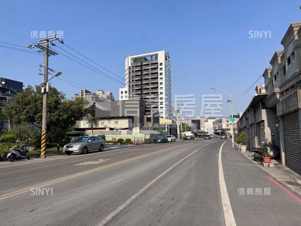 鑫世紀Ｅ９棟兩房平車房屋室內格局與周邊環境
