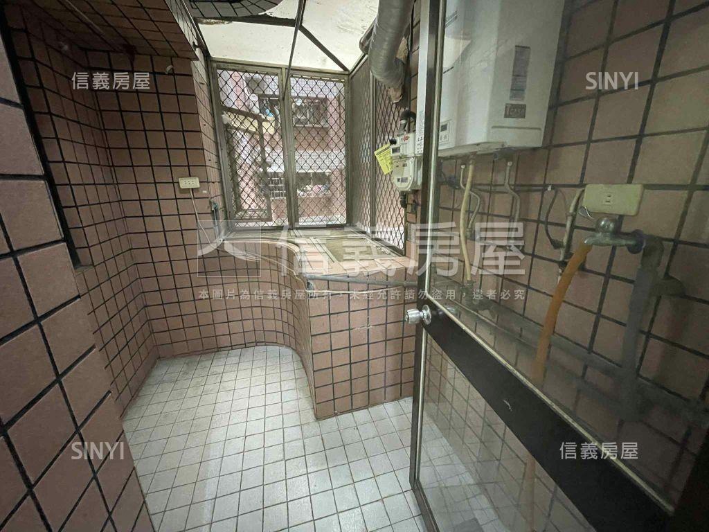 成家希望正路採光明亮三房房屋室內格局與周邊環境