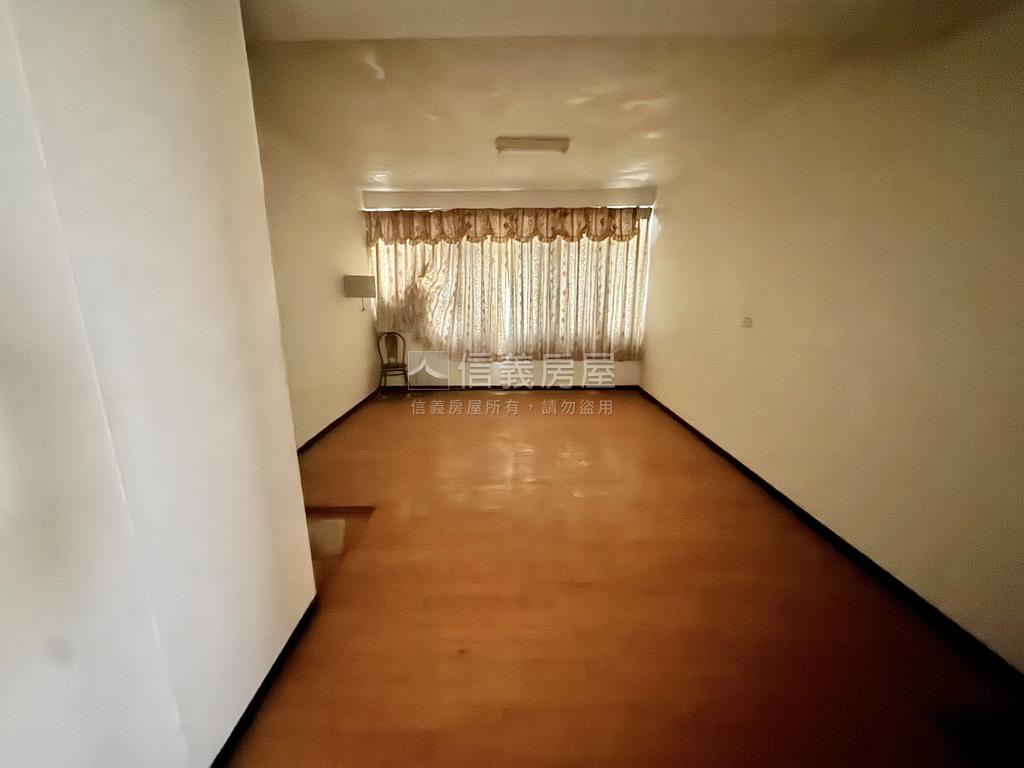 市府特區．小資透天房屋室內格局與周邊環境