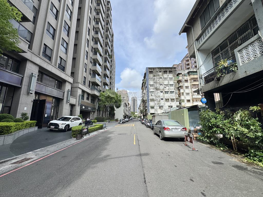 市府特區．小資透天房屋室內格局與周邊環境
