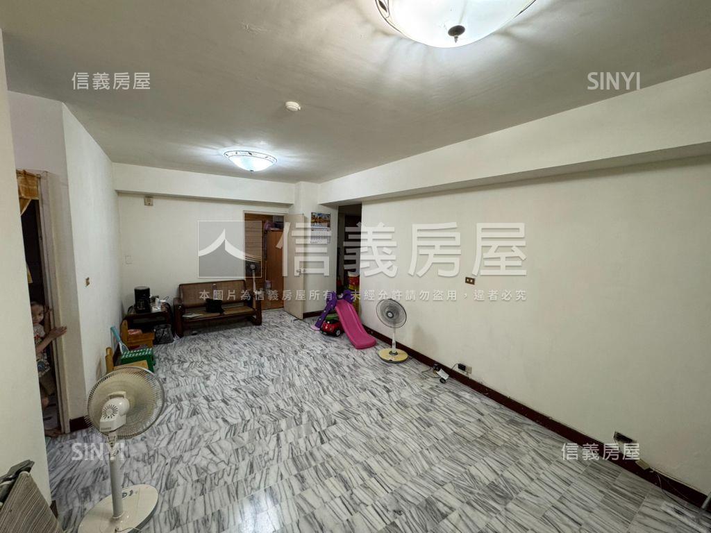 大陸工程中庭三房車位可抽房屋室內格局與周邊環境