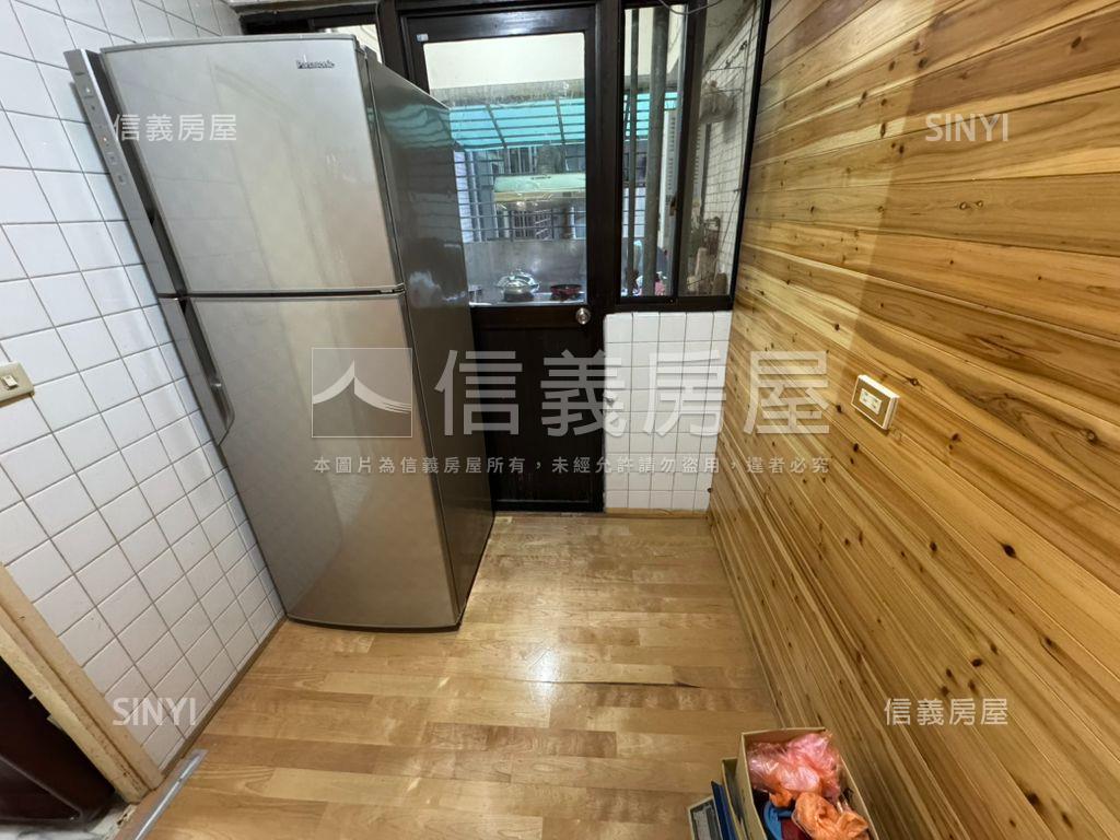 大陸工程中庭三房車位可抽房屋室內格局與周邊環境