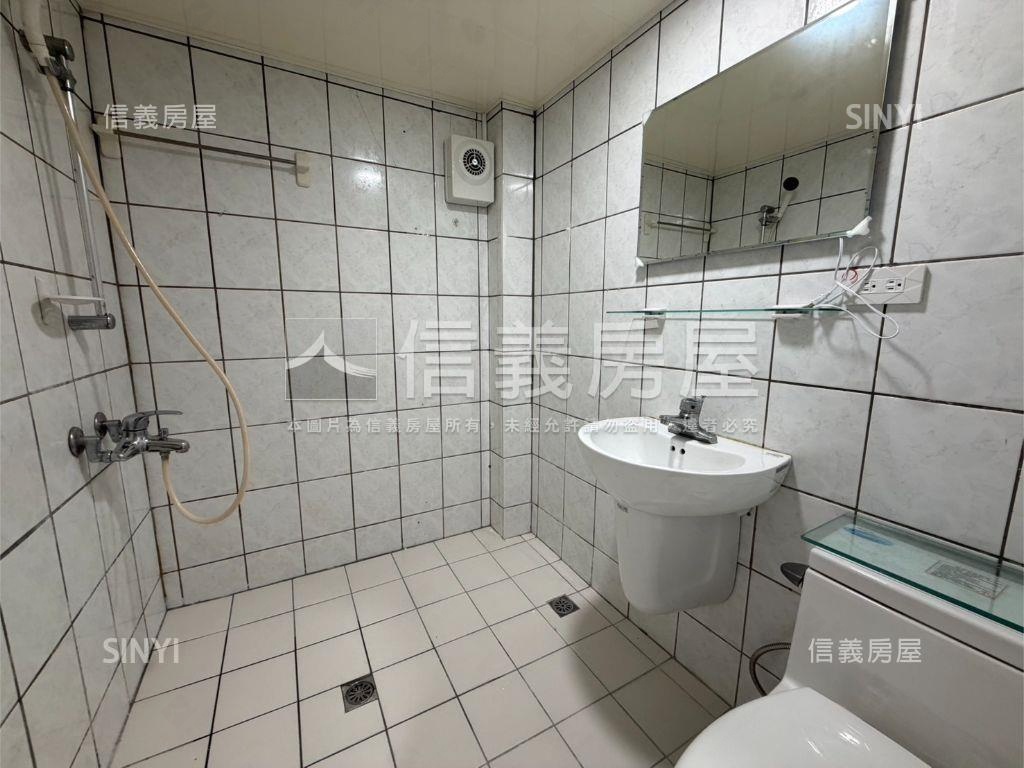 ＥＱ別墅美裝兩房車位房屋室內格局與周邊環境